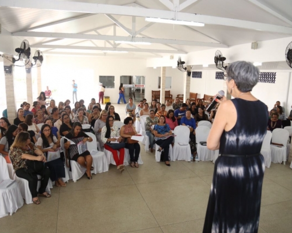 Educadores participam do segundo encontro de formação continuada em letramento em língua portuguesa