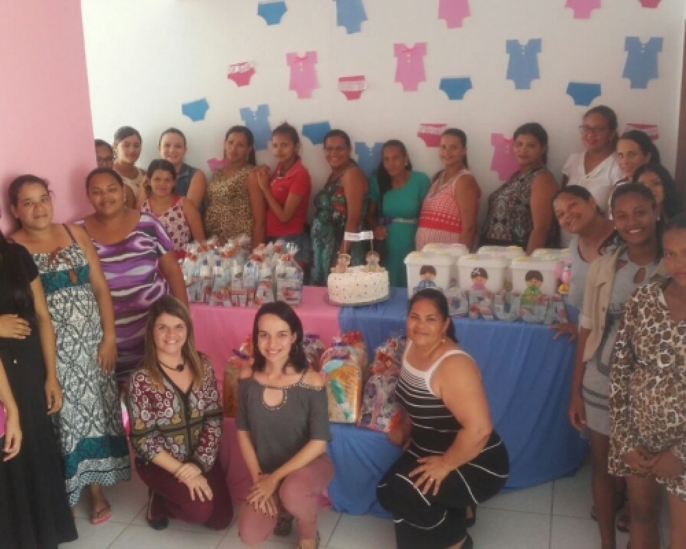 Gestantes do Projeto Mamãe Coruja recebem kits maternidade no encerramento de mais um grupo