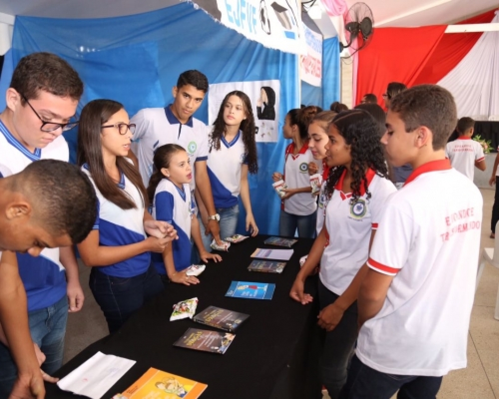 Estudantes da rede municipal de Campo Alegre participam da I Feira Juvenil “Drogas, Tô Fora”