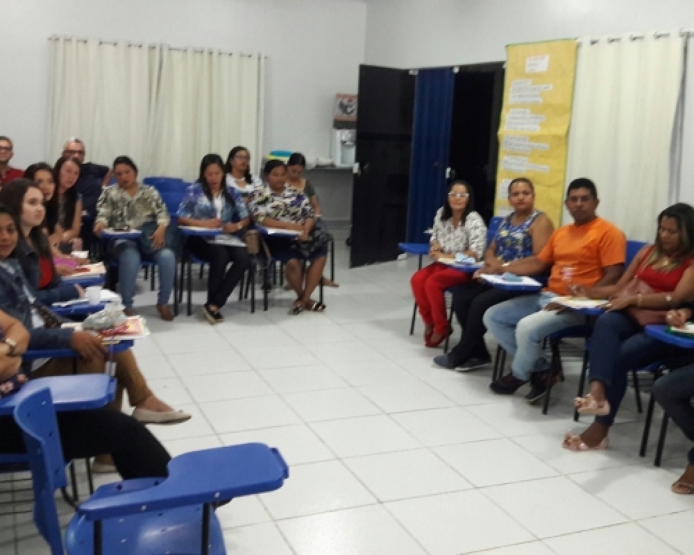 Professores e coordenadores dos 4º anos participam de 3ª formação continuada