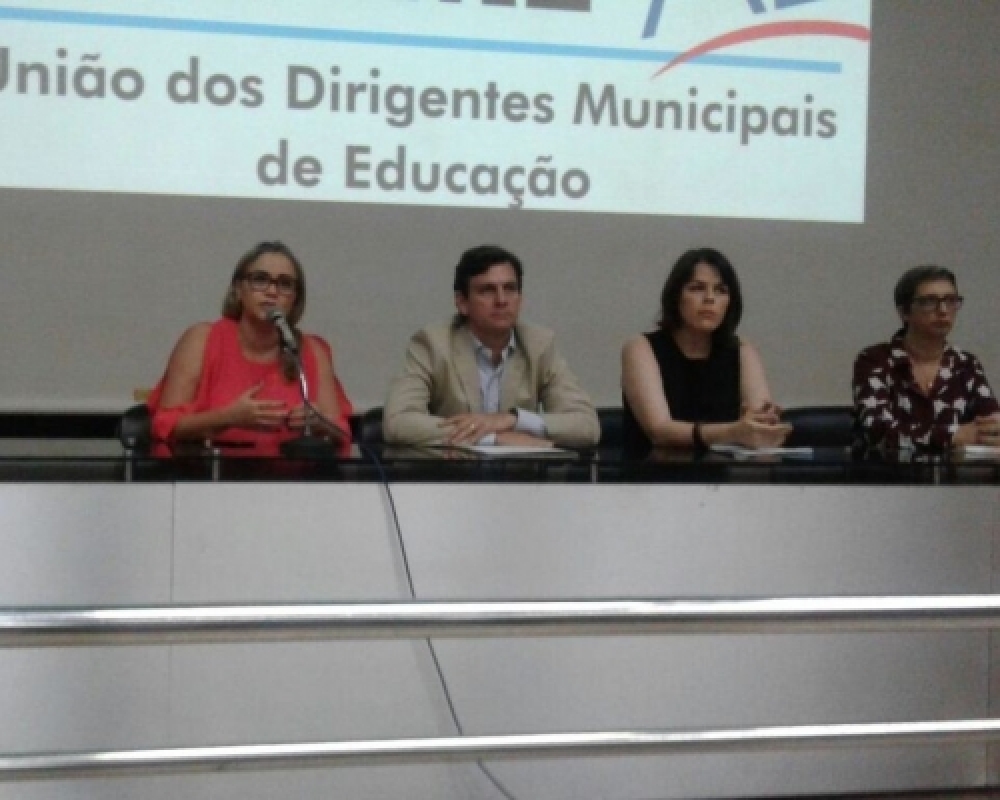 Secretária de educação participa do II ciclo de formação dos dirigentes municipais de educação de Al