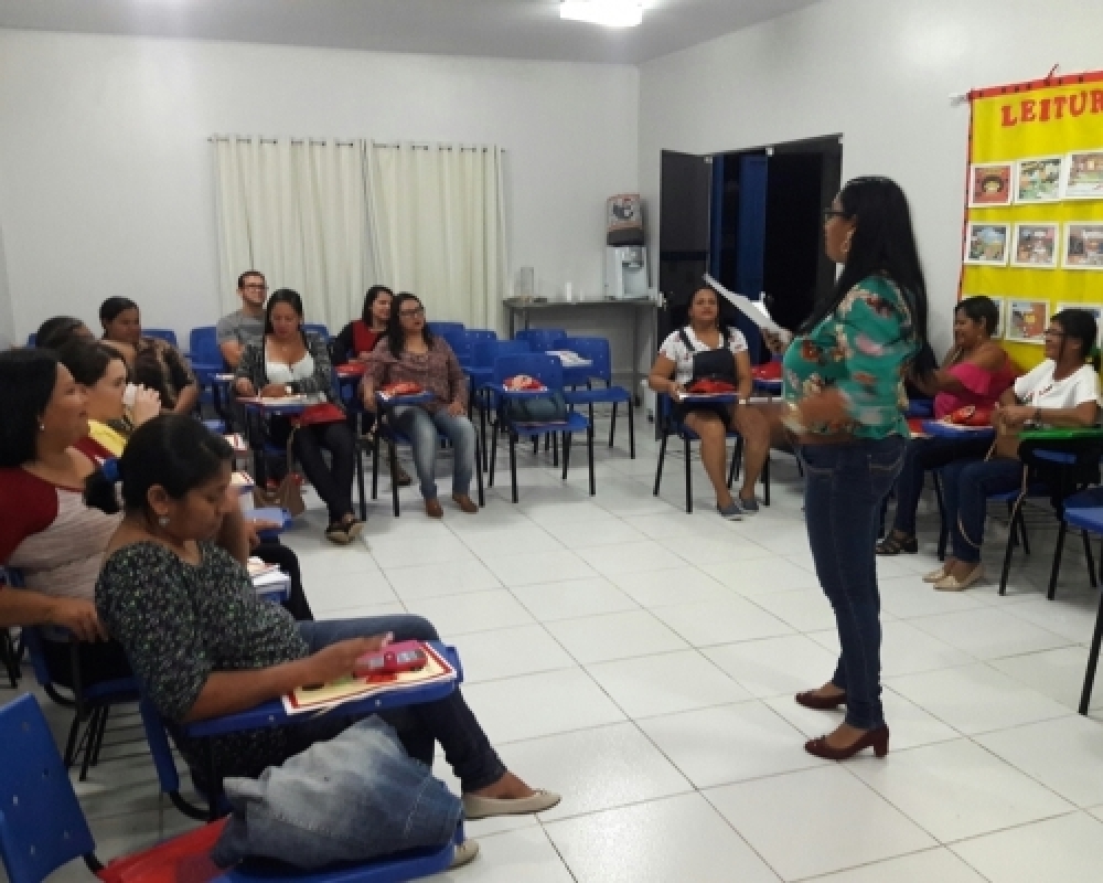 Professores dos 4º anos participam de formação continuada em língua portuguesa