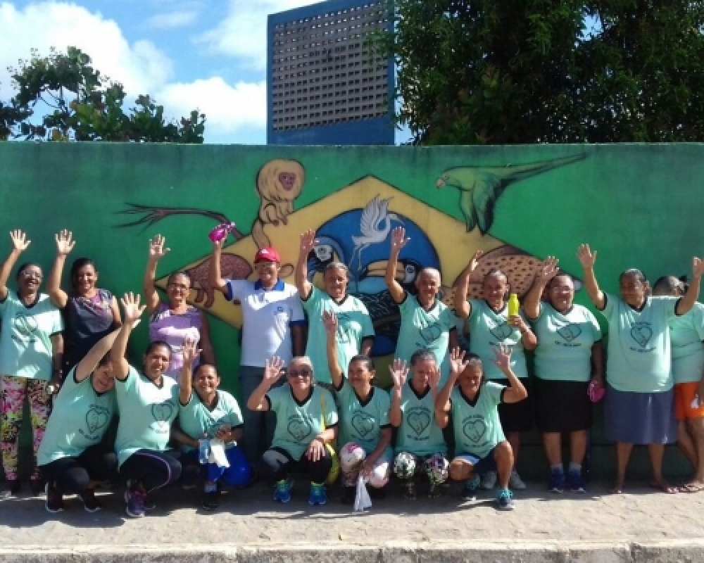 Grupo de mulheres do SCFV da Chã da Imbira participam de caminhada saudável e palestra 