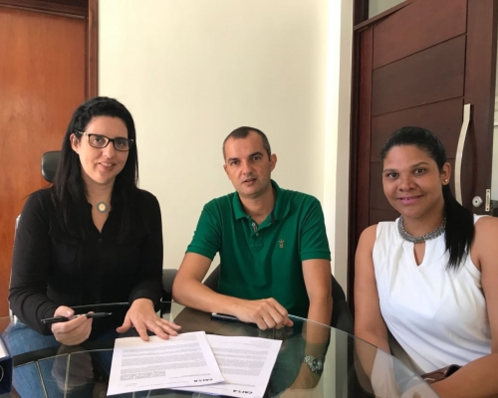 Prefeita Pauline Pereira assina convênio para construção de uma unidade do CAPSi em Campo Alegre 
