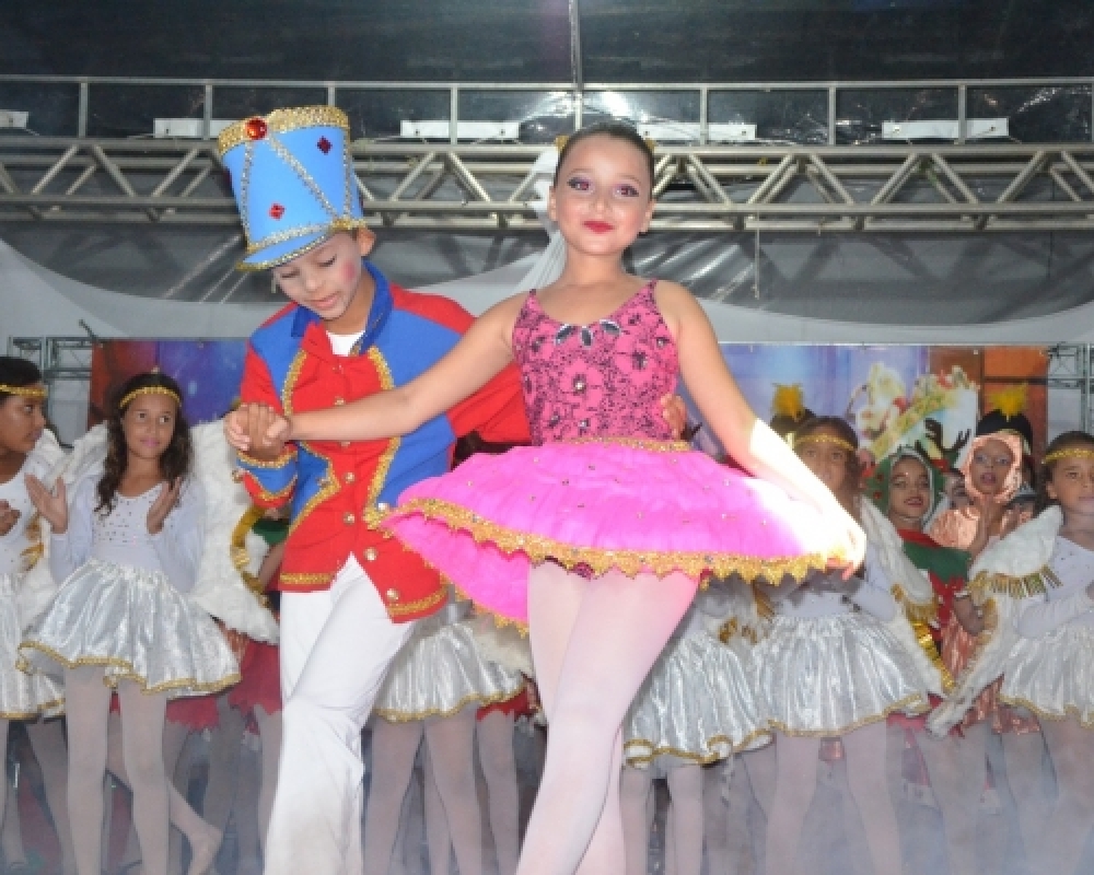 Ballet Municipal emociona com Espetáculo Um Encanto de Natal