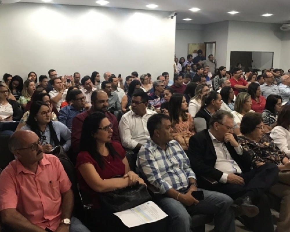 Prefeita Pauline Pereira participou de reunião sobre o financiamento da educação