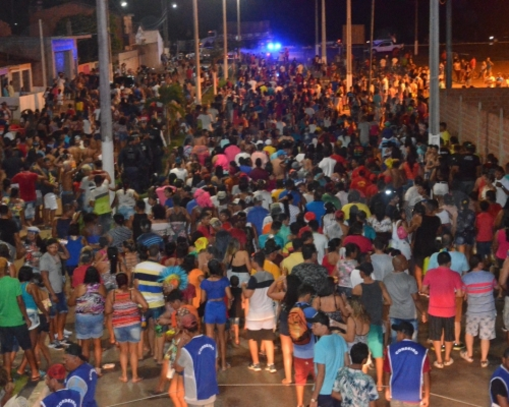 “Pense numa Farra” Galã do Brega Elétrico arrastou uma grande multidão no arrastão em Luziápolis