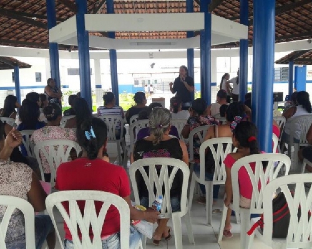Secretaria de assistência Social realiza reunião com moradores do residencial Olival Tenório 