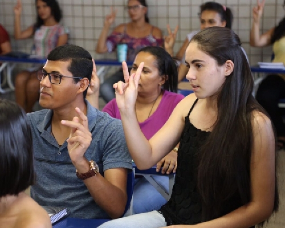 Prefeitura de Campo Alegre inicia cursos de informática básica e libras em parceria com o SESI
