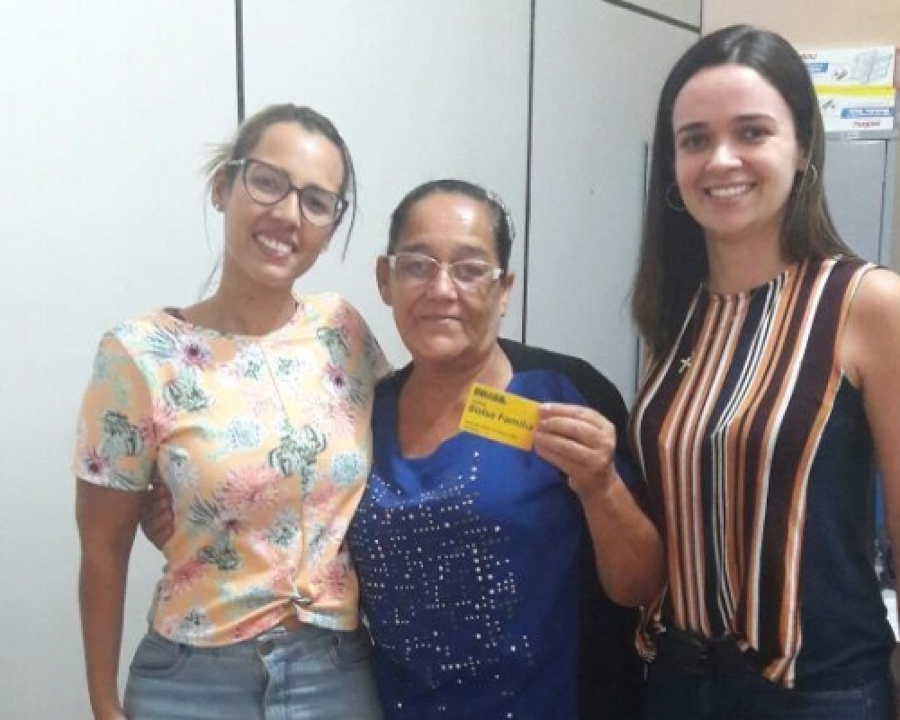 Senhora recém-aposentada pede desligamento do Bolsa Família 
