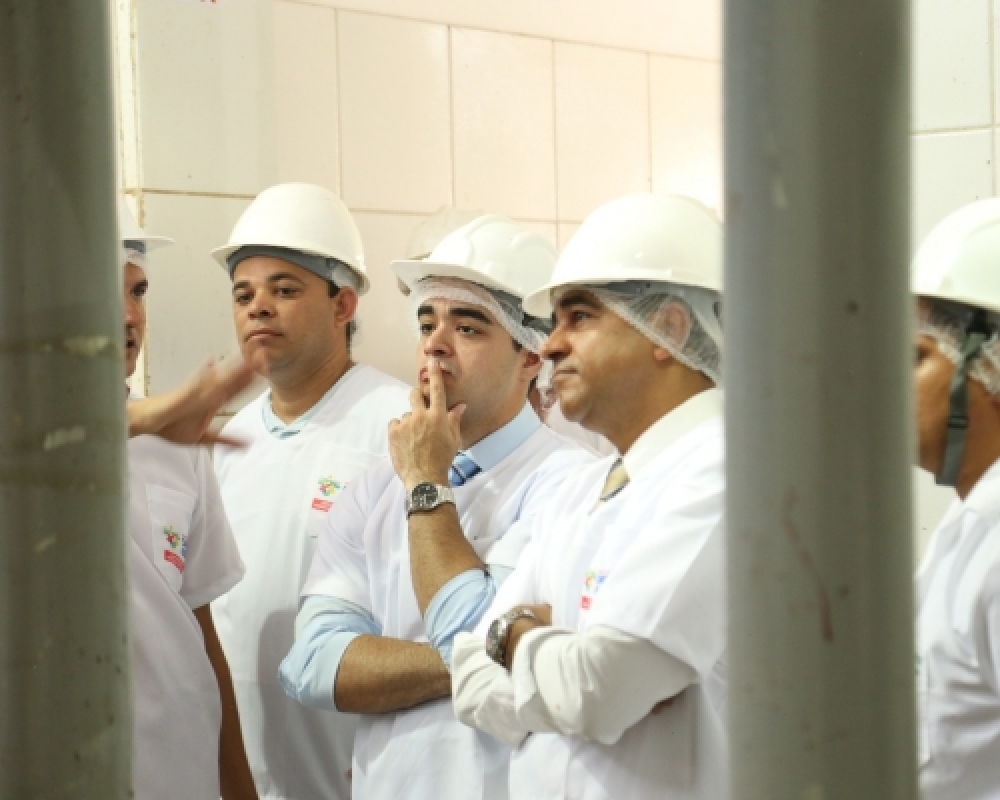 Técnicos da vigilância sanitária, procuradores e secretários municipais realizam visita ao Matadouro