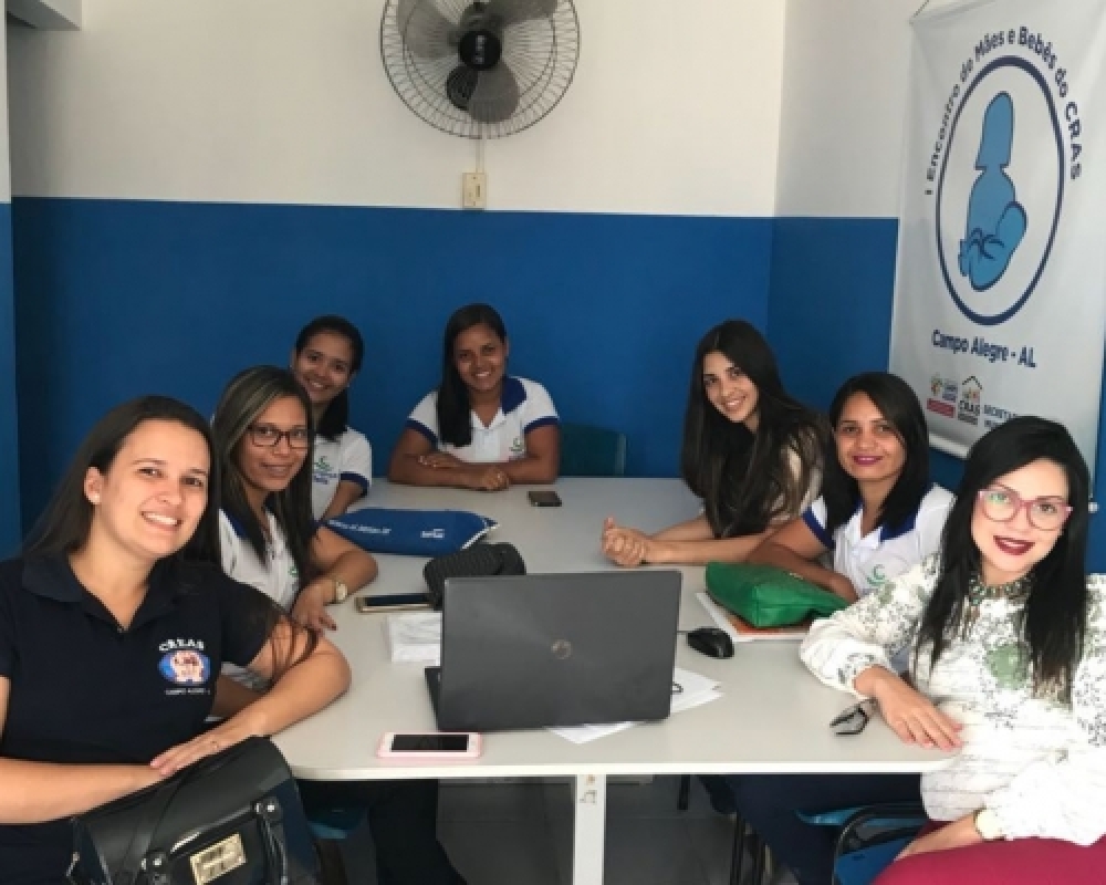 Visitadoras do Programa Criança Feliz participam de palestra sobre violência contra a mulher 