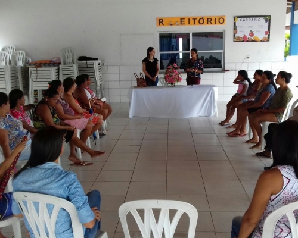 Assistente Social do Cadastro Único realizou palestra para os pais das crianças e adolescente do SCF
