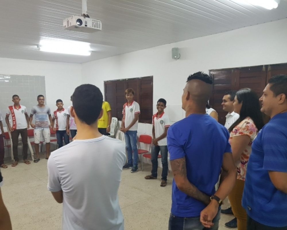 Alunos que vão participar da seletiva dos Jogos Estudantis de Alagoas participam de palestra