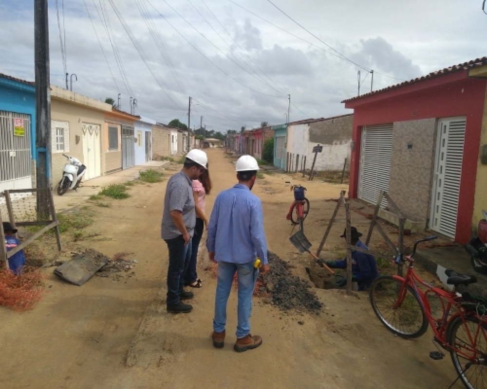 Obras de pavimentação e drenagem do Bairro Aldeia são retomadas após período de paralização