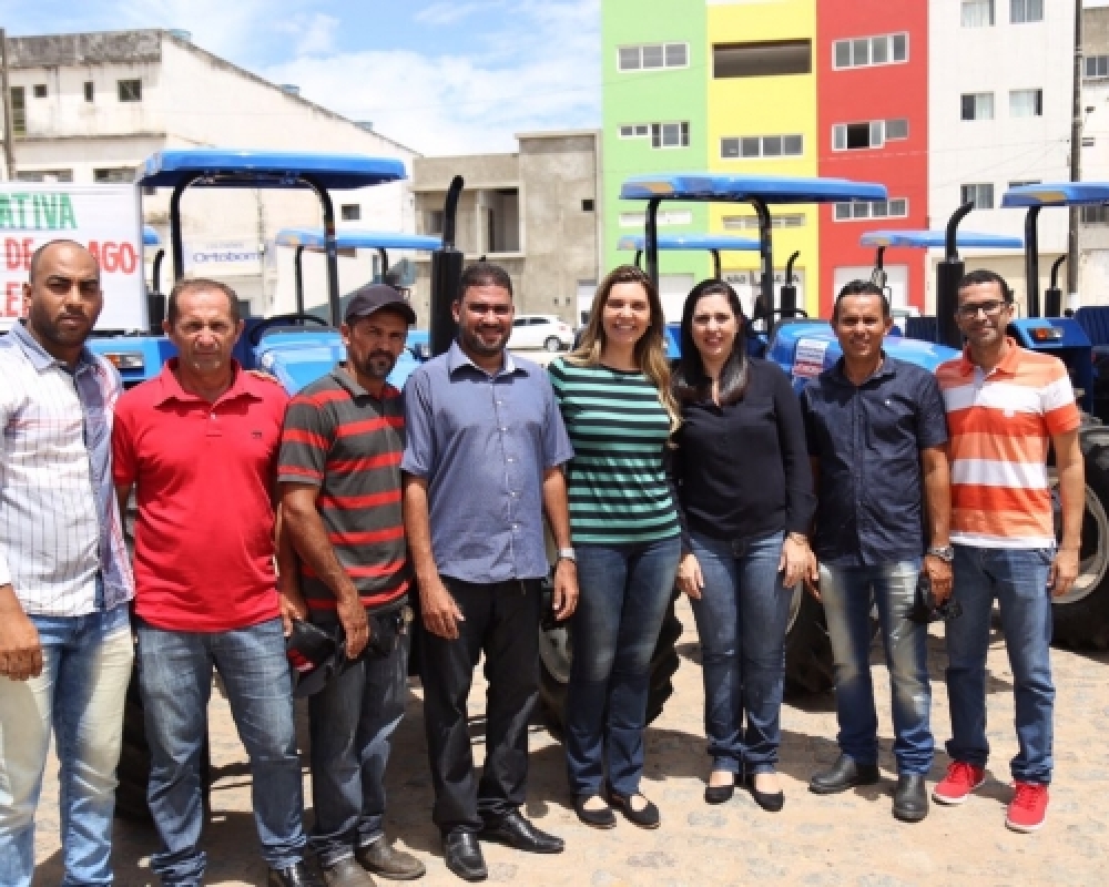 Campo Alegre recebe mais um trator para incentivo a Agricultura familiar do município