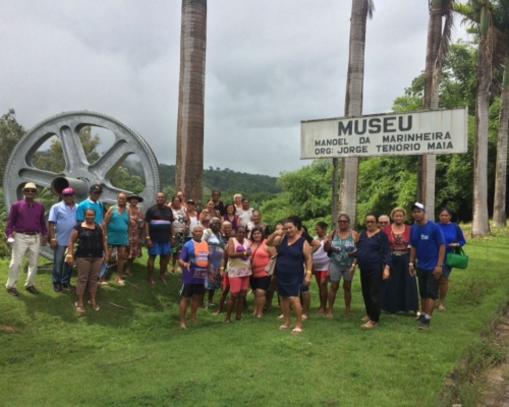 Idosos de Campo Alegre participam de passeio no Balneário Águas de São Bento em Boca da Mata