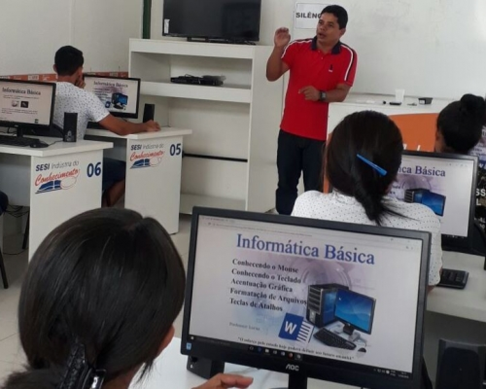 Prefeitura realiza encerramento da primeira turma do curso de informática no Povoado Chã da Imbira 
