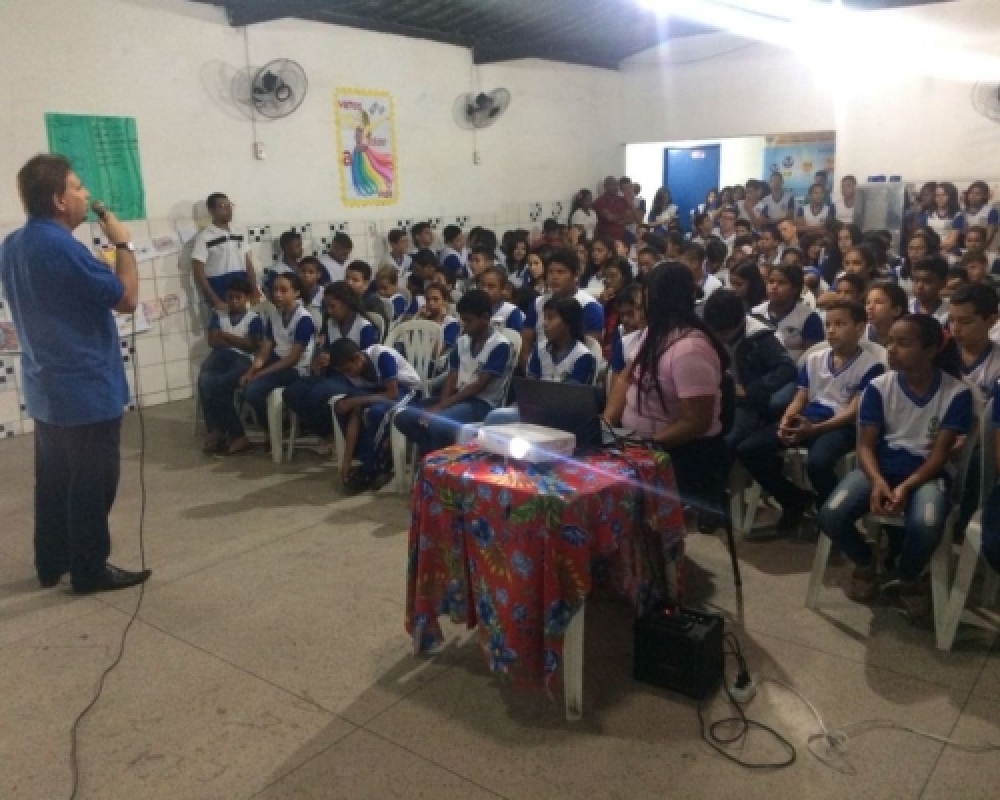 CREAS realiza ação da Campanha de Combate ao Abuso e Exploração Sexual de Crianças e adolescentes 