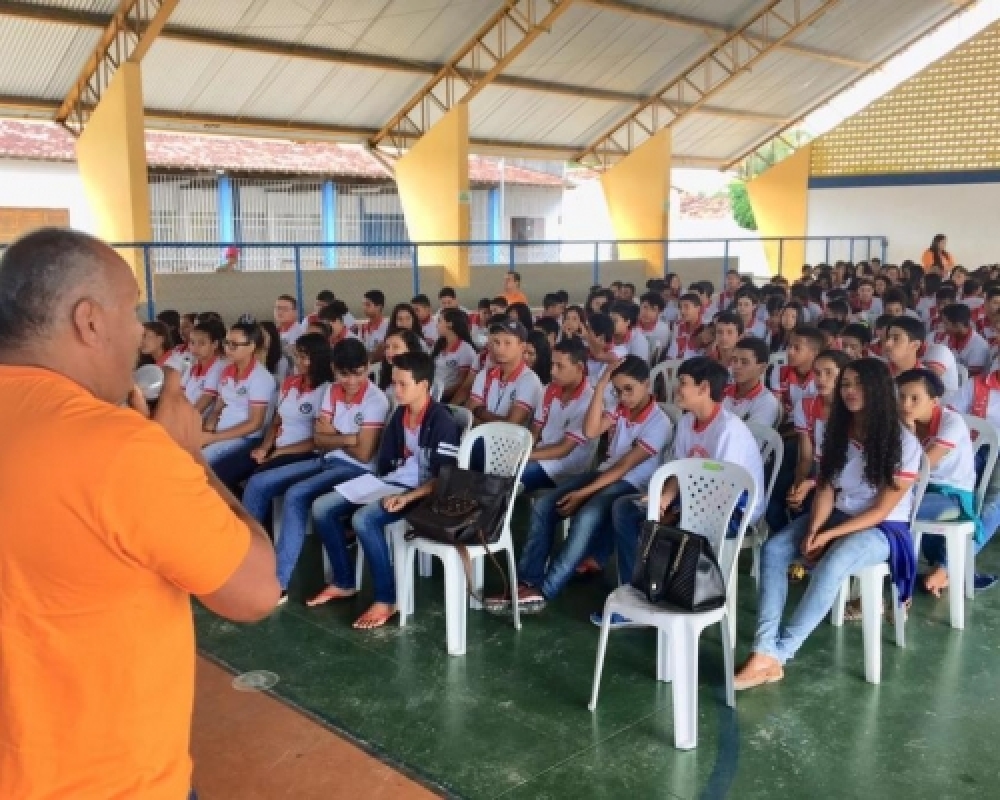 Alunos da Escola Hildebrando Guimarães conhecem a metodologia do Programa de Educação Fiscal