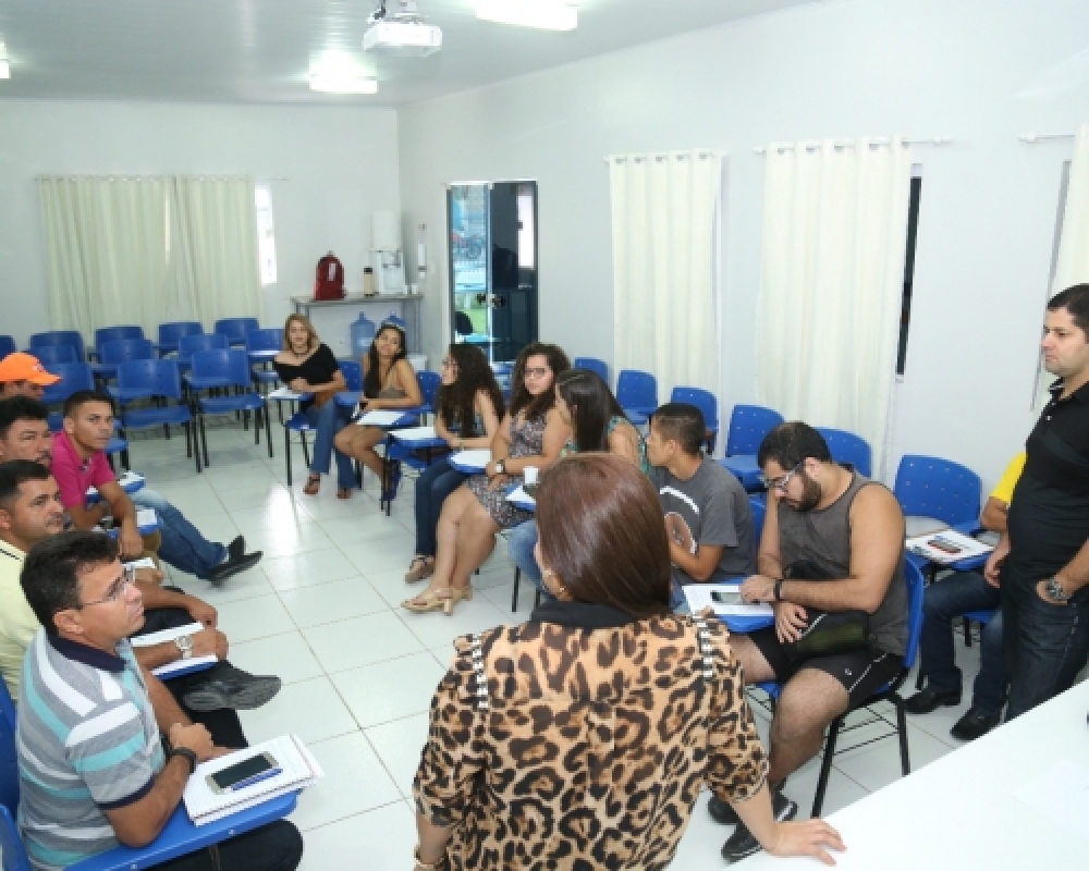 SEMED e SMTT promovem reunião com líderes dos estudantes universitários e condutores dos veículos