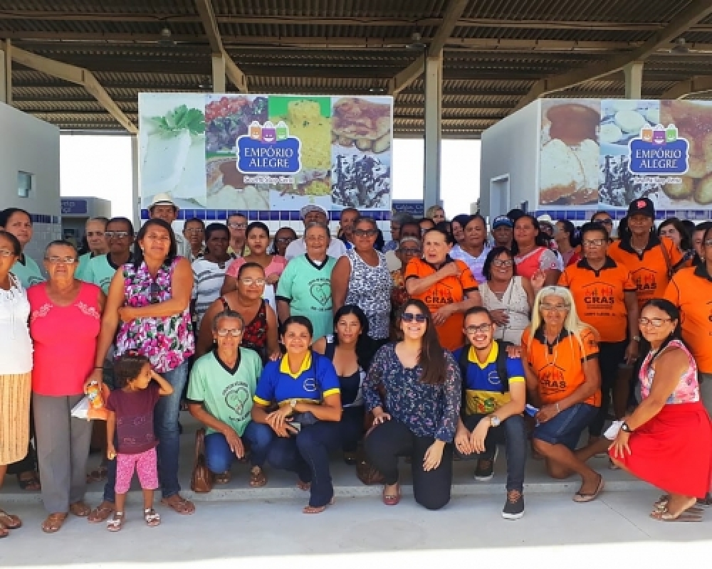 CRAS realiza visita ao Empório Alegre com os Grupos de Idosos dos SCFV