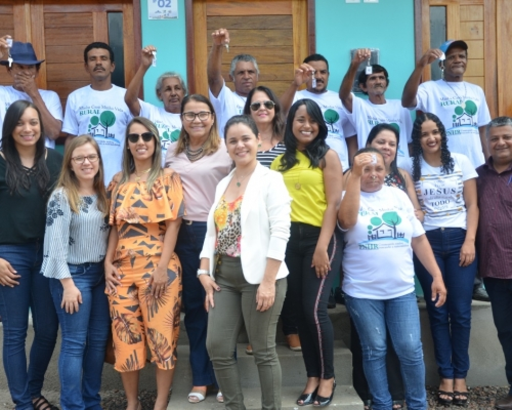 Prefeita Pauline Pereira realizou a entrega de mais casas no Povoado Chã da Imbira 
