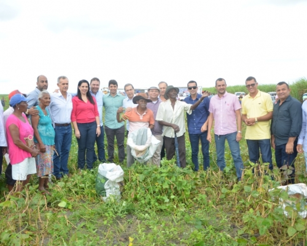 Agricultores de Campo Alegre comemoram a colheita farta de feijão na quarta edição do Barriga Cheia 