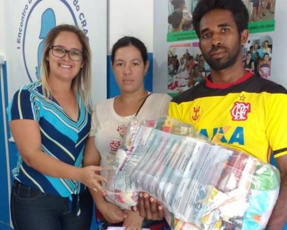 CRAS distribuem Cestas Nutricionais do Programa de Complementação Alimentar e Nutricional