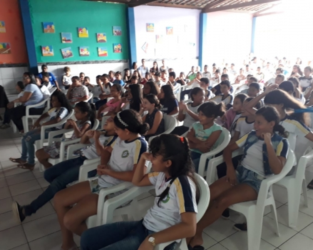 Escola vereador João Rogério aborda o tema “preconceito” em palestra