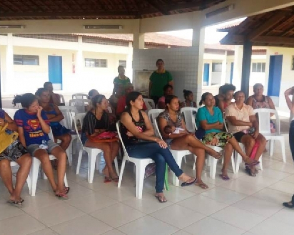 Equipe do Cadastro Único realiza ação com familiares dos alunos da Escola Cicero Mizael
