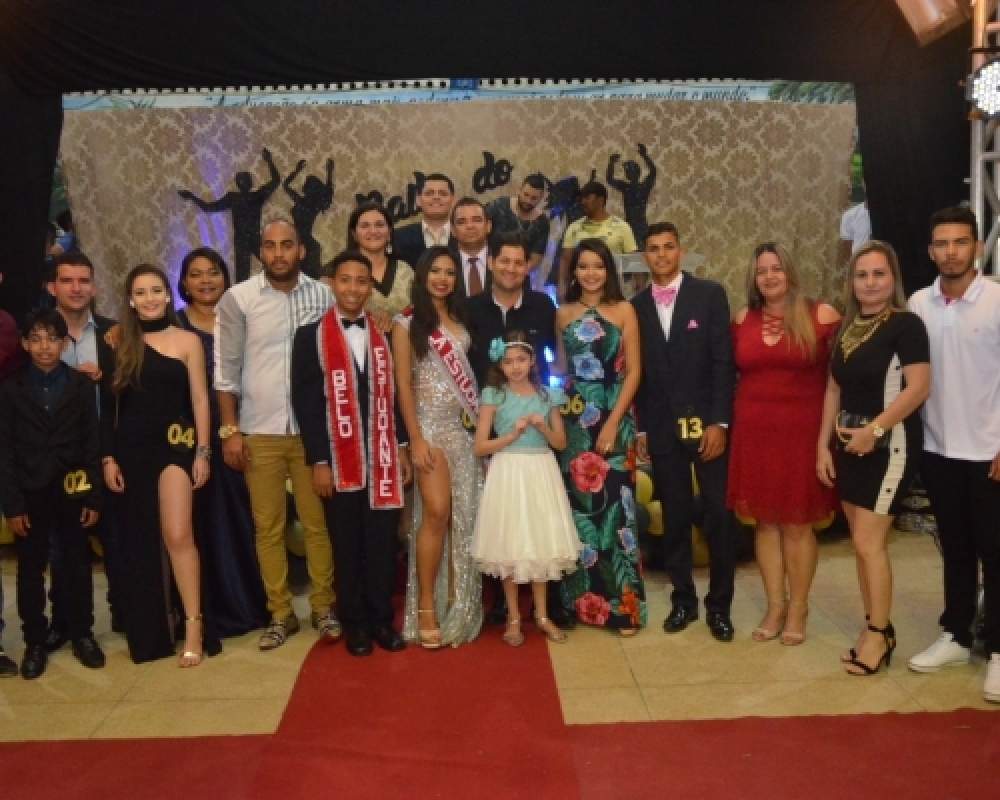 Tradicional Baile Estudantil da Escola Hildebrando elegeu os mais belos estudantes de 2018 