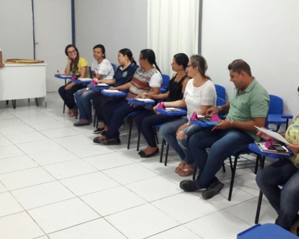 Secretaria de Educação realiza oficina em língua portuguesa para professores da EJA