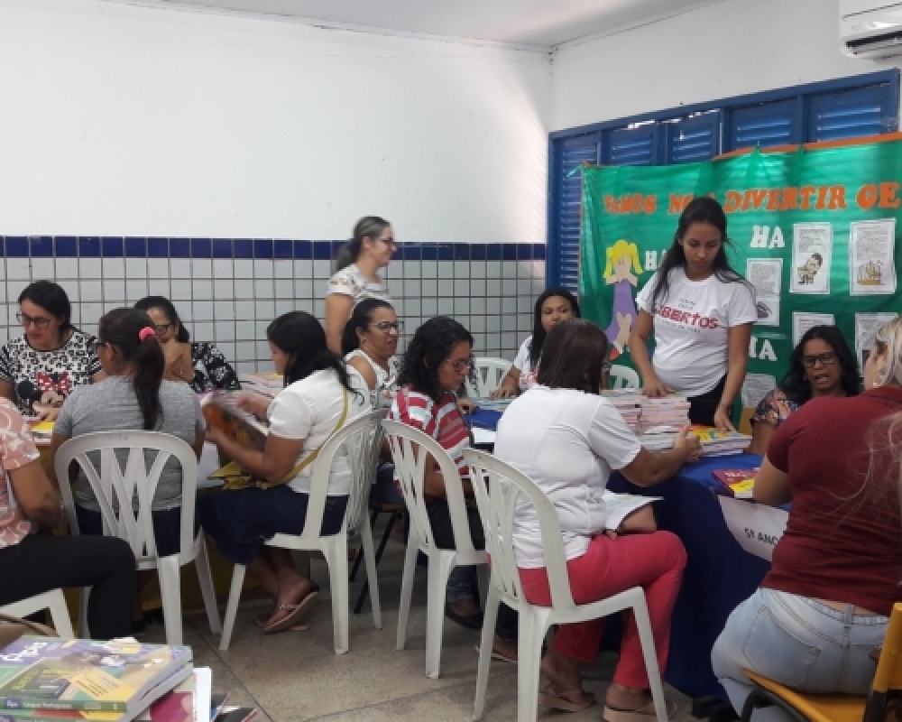 Escolas Municipais escolhem  livro didático dos anos iniciais e educação infantil para 2019