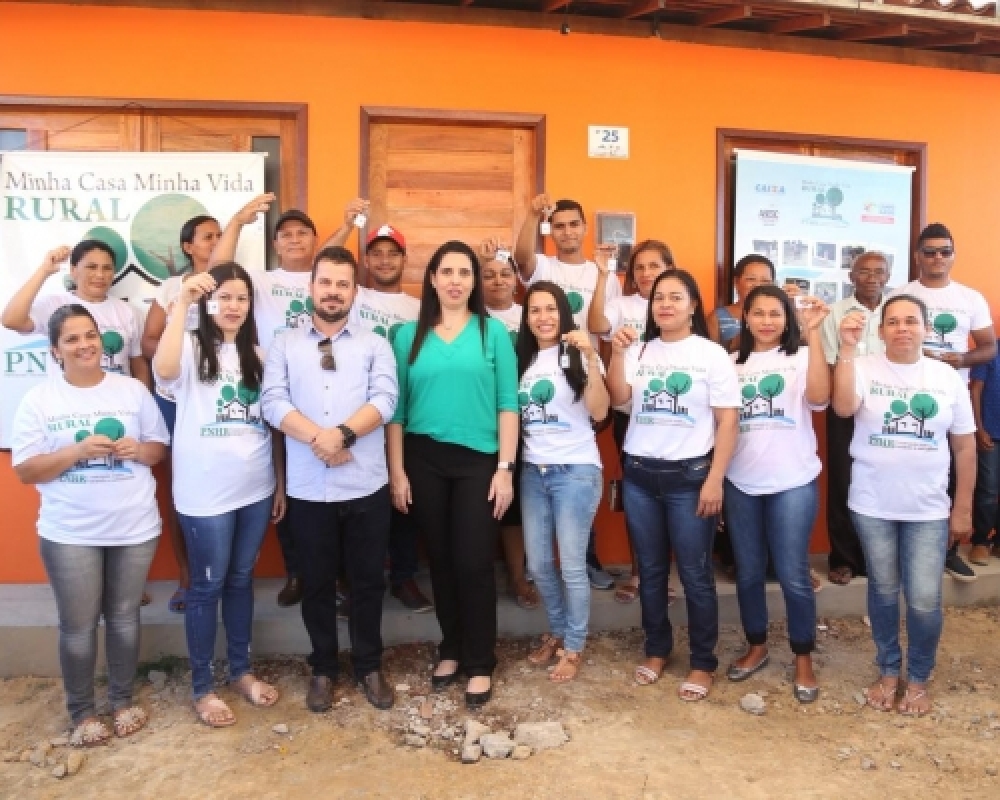 Entrega de mais casas e a inauguração do terceiro Piso da Praça Multieventos de Luziápolis