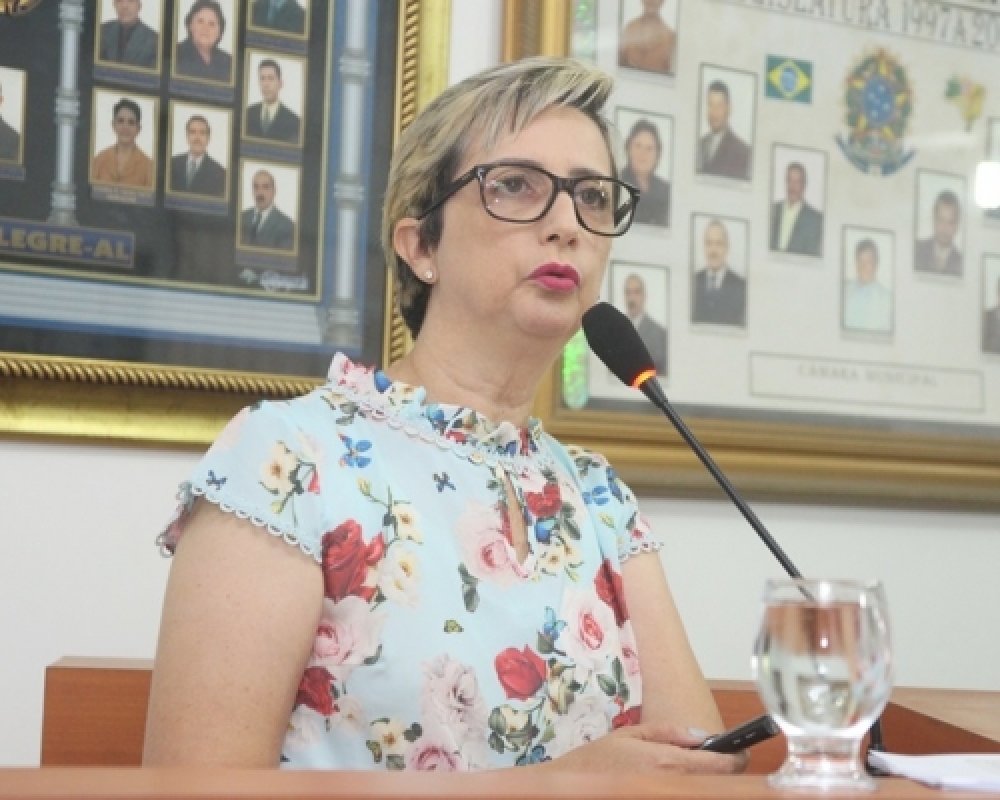 Secretária de Educação participou de sessão da Câmara de Vereadores de Campo Alegre