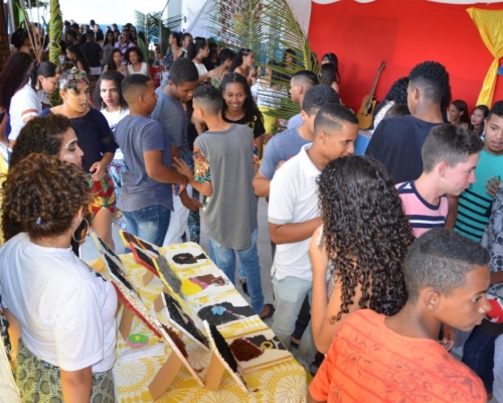 Escola Pedro de Oliveira realizou a I Feira Afro Cultural “Diversidade é a Minha Cor” 