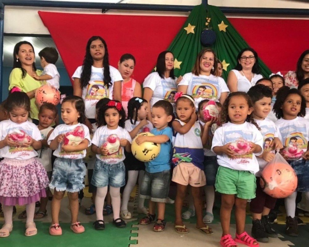 Instituições de educação infantil encerram ano letivo com distribuição de brinquedos para as criança