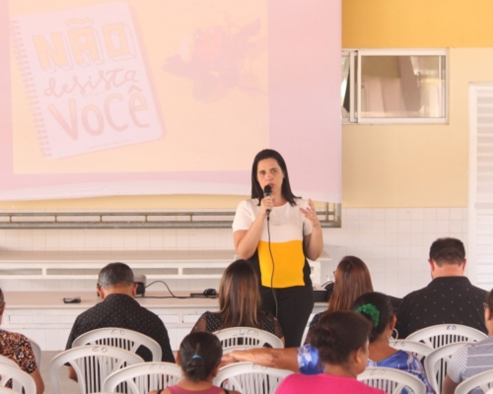 Prefeita Pauline Pereira participou de palestra na Escola Estadual Dorgival Gonçalves 
