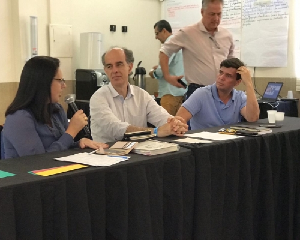 Prefeita e secretária participam de Encontro Estratégico da Educação dos municípios do Conisul