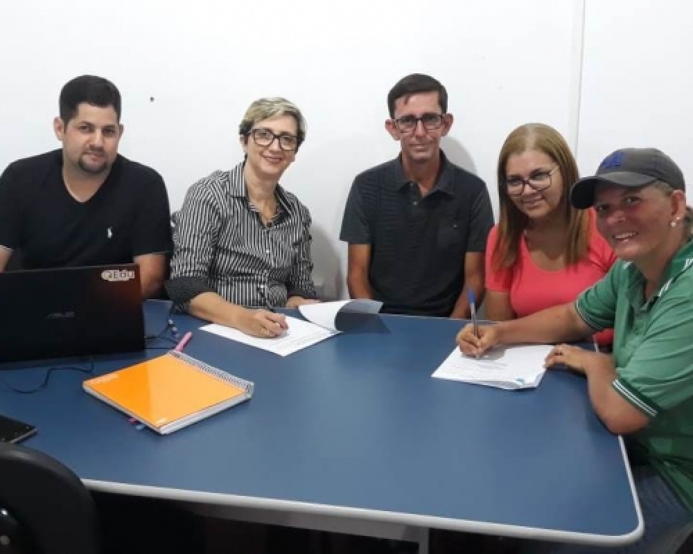 Responsabilidade social: Secretaria de Educação doa livros vencidos para a COOPECMARCA