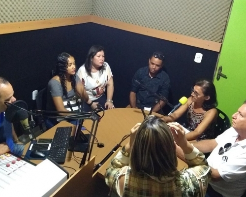 Equipe do CREAS socializa ações para a população em entrevista na Campo Alegre FM