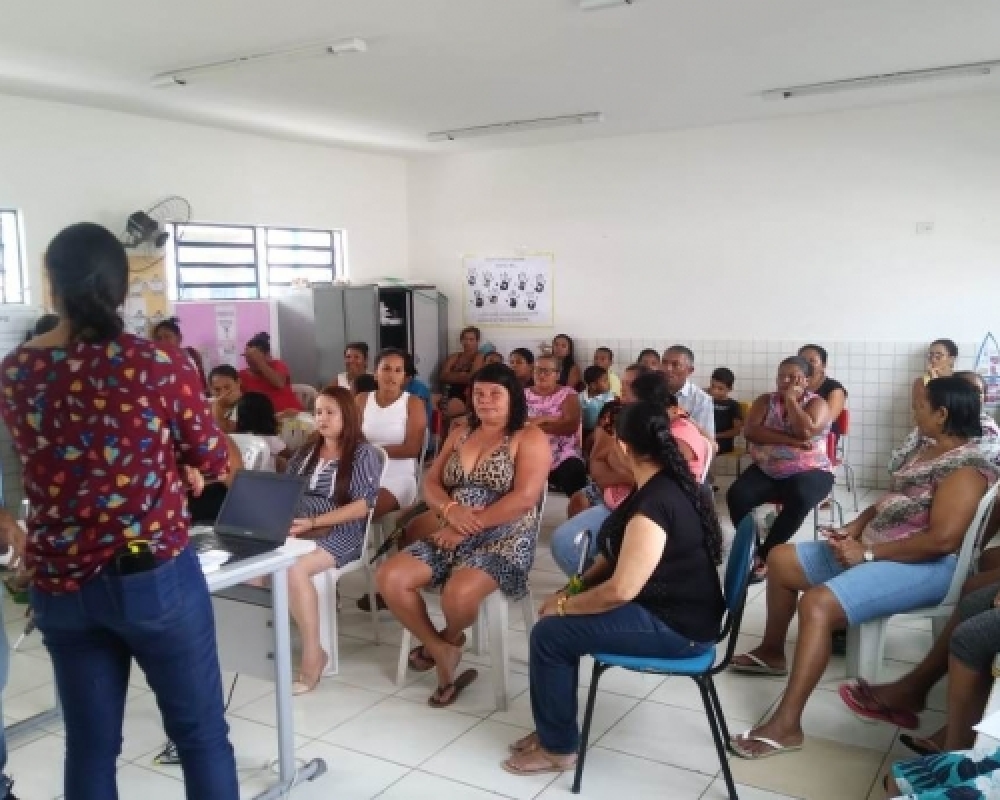 Moradores do Residencial Olival Tenório participam de reunião sobre os Serviços do SAAE