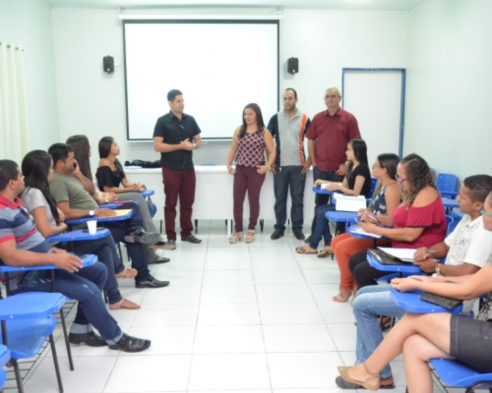 SEMED e SMTT promovem reunião com motoristas e representantes dos estudantes universitários