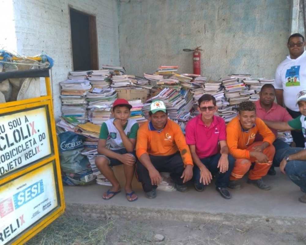 Secretaria de Educação realiza mais uma doação  de livros usados à COOPECMARCA 