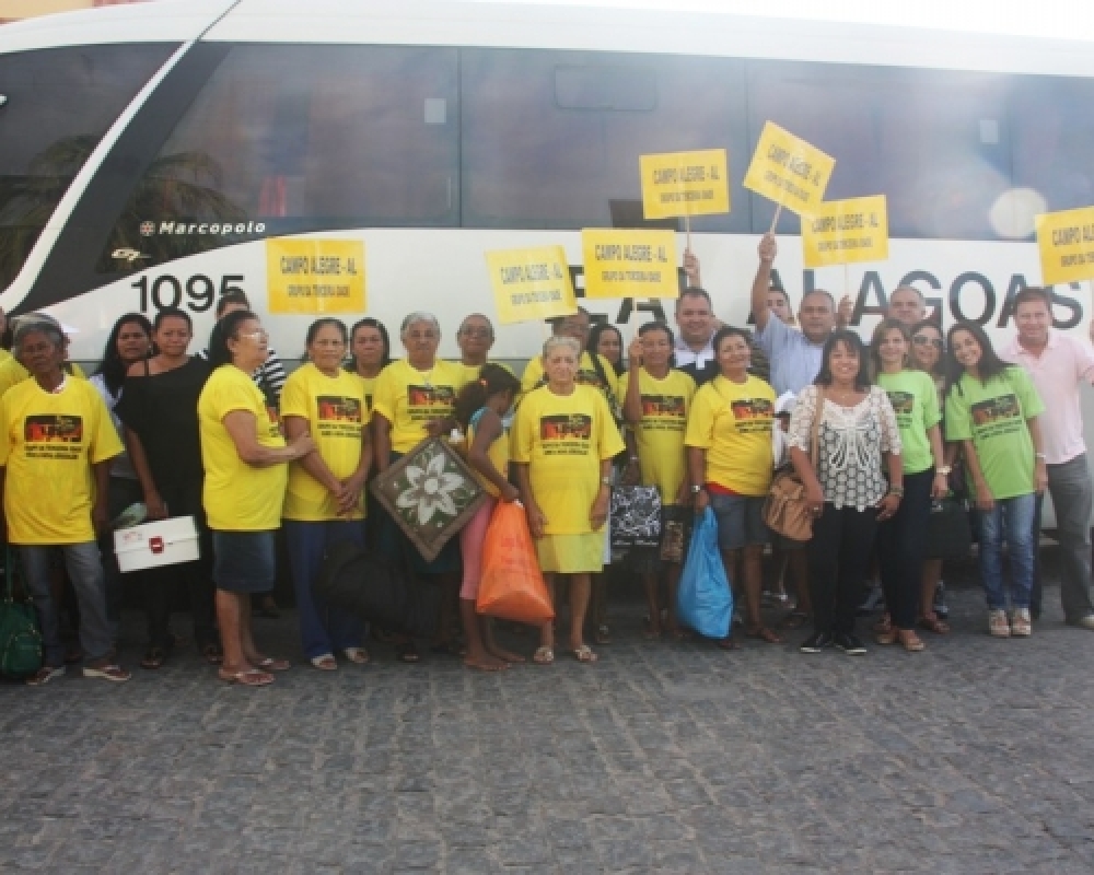 Grupo de idosos de Campo Alegre participou de viagem à Nova Jerusalém Pernambuco