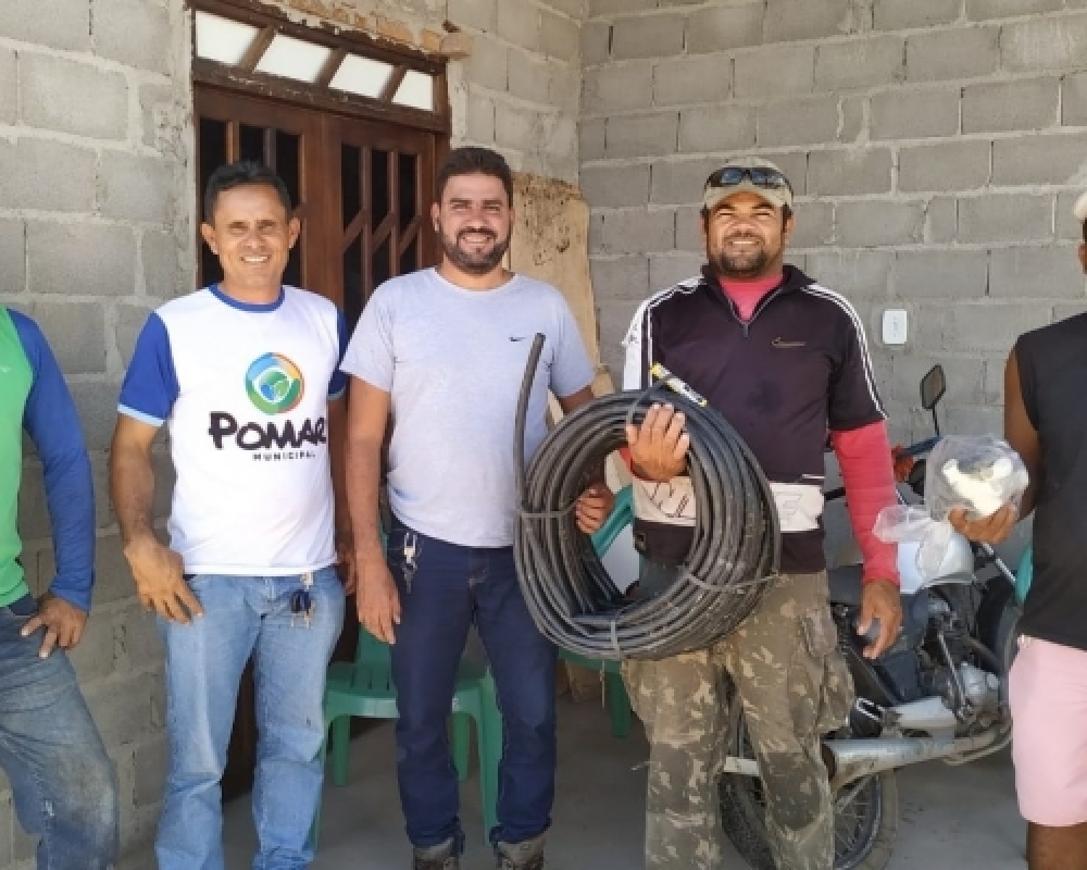 Prefeitura entrega Kits de Irrigação para pequenos agricultores e escolas municipais 