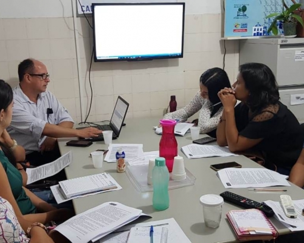 Coordenação do Projeto Fortalecendo Laços apresenta metodologia em setores públicos