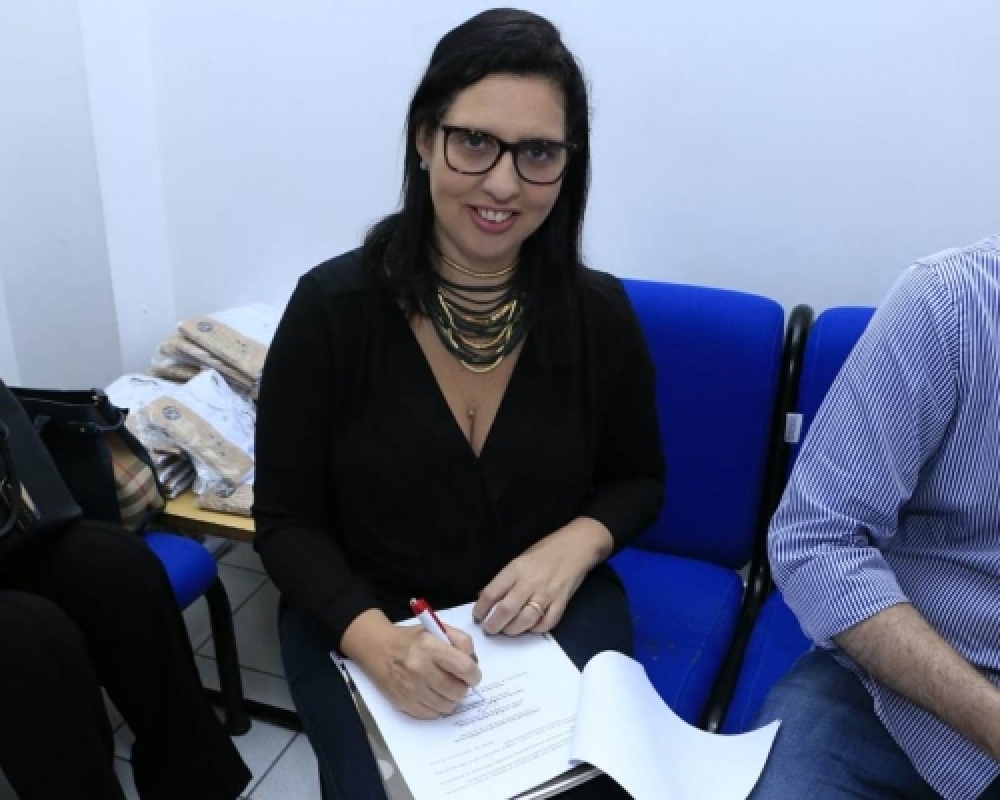 Prefeita Pauline Pereira assina adesão de Campo Alegre ao programa Escola 10 