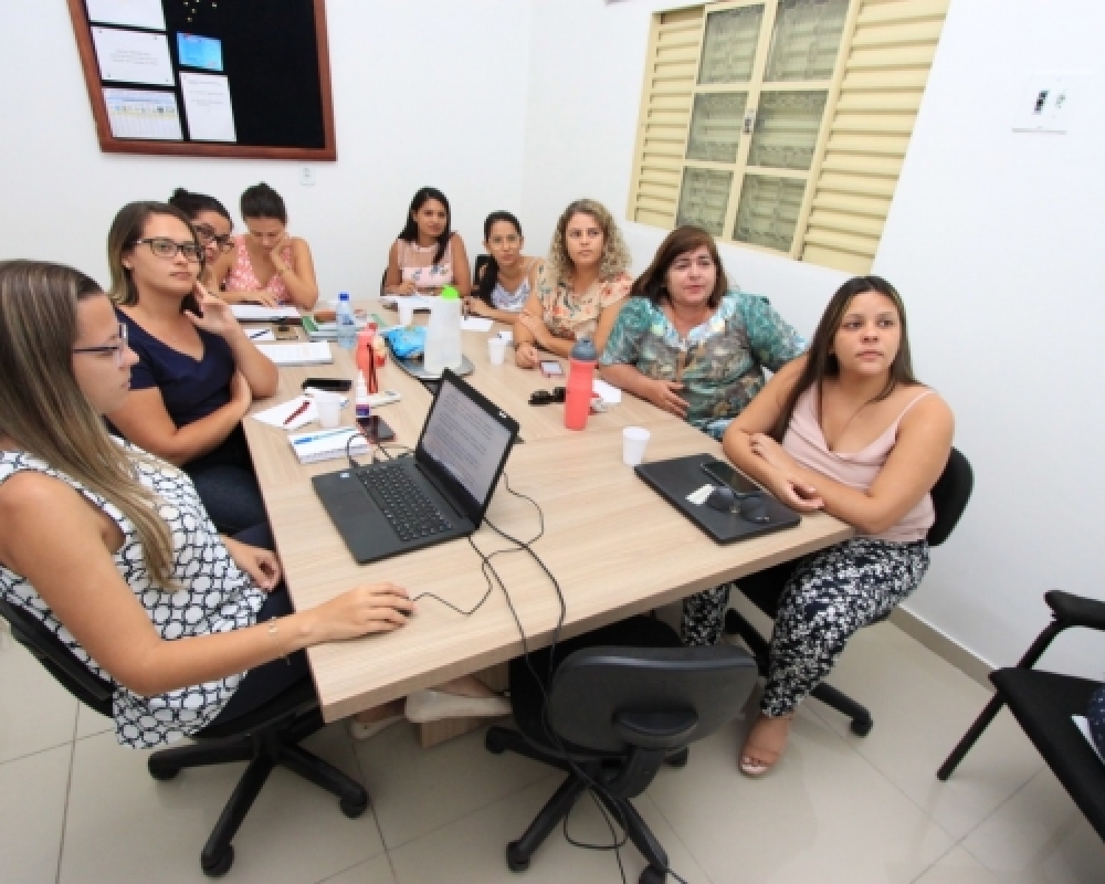 Secretaria de Assistência Social promove reunião com as equipes dos CRAS